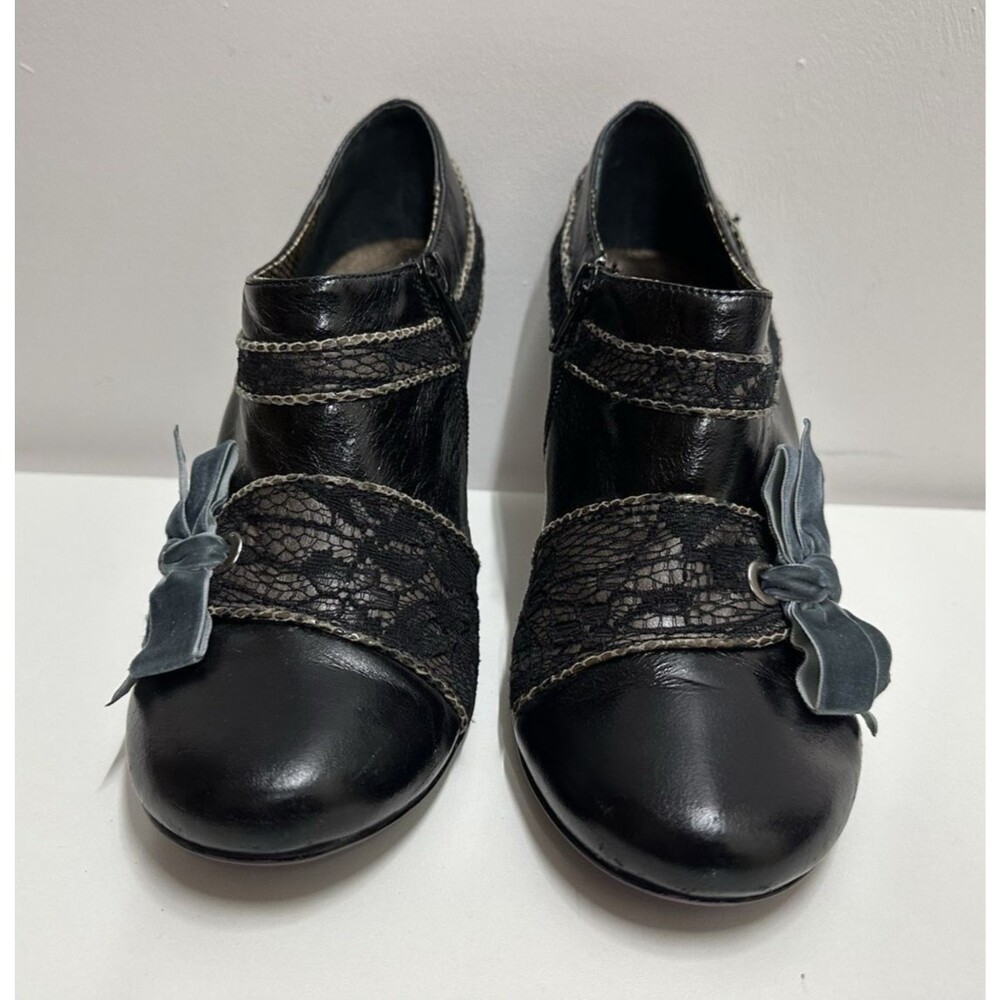 Anthropologie Bobbi Blu  women size 7.5M  black leather Laced heeled booties bow